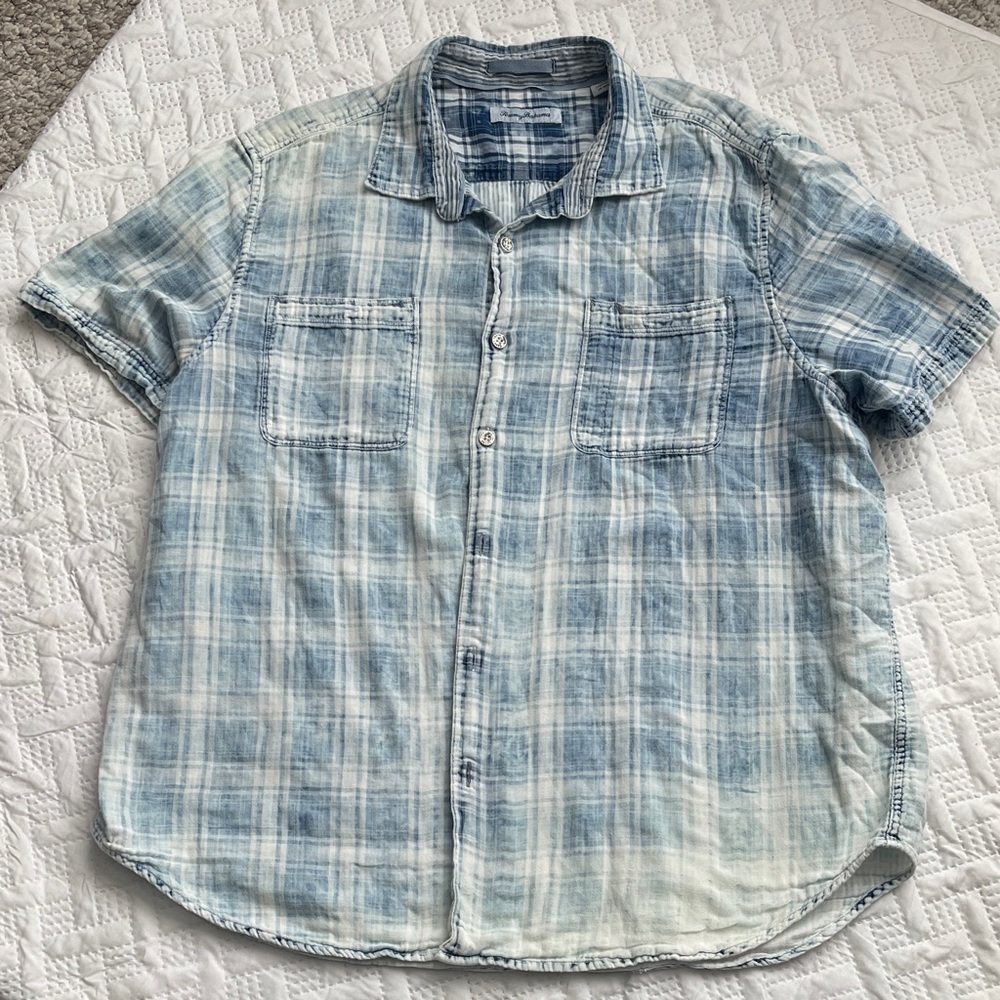 Tommy Bahama Men's light Blue Plaid ombré style Short Sleeve Shirt